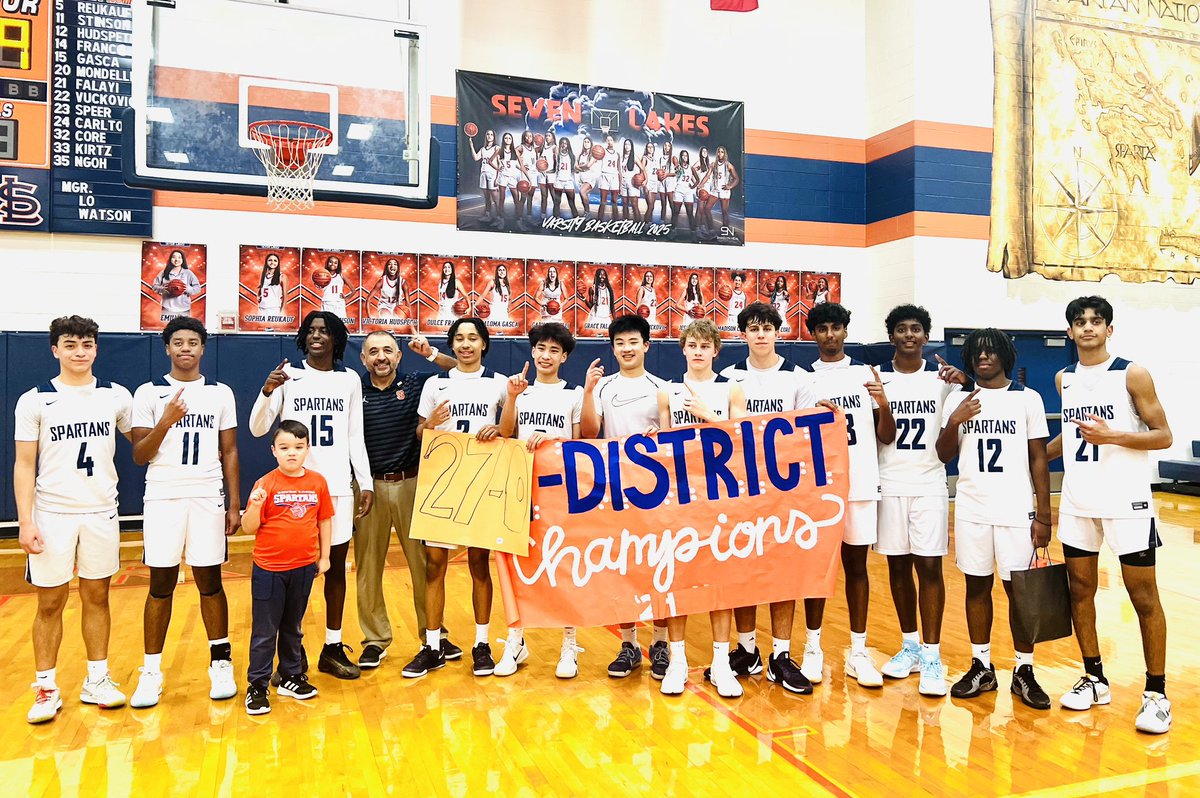 Undefeated! <a href="/7LSpartanHoops/">Seven Lakes Basketball</a> Super Sophs! What a season! 🧡💙
