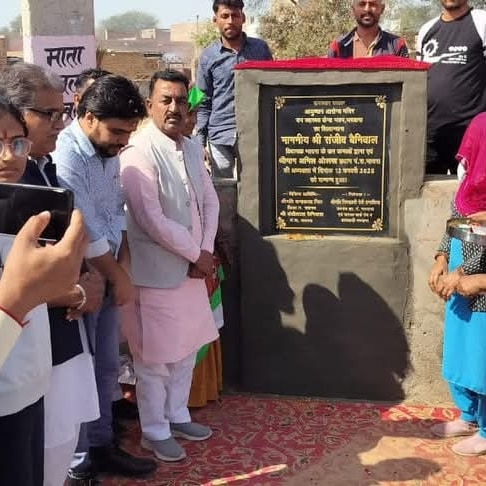ArjunSahuOffice's tweet photo. आज गाँव भरवाना, खचवाना में उप स्वास्थ्य केंद्र का शिलान्यास एंव जनसुनवाई माननीय विधायक श्री संजीव बैनीवाल जी के द्वारा की गई। कार्यक्रम में जनप्रतिनिधिगण, गणमान्य नागरिकगण और समस्त प्रशासनिक अधिकारिगण मौजूद रहे । https://t.co/iClLDVyZ3A