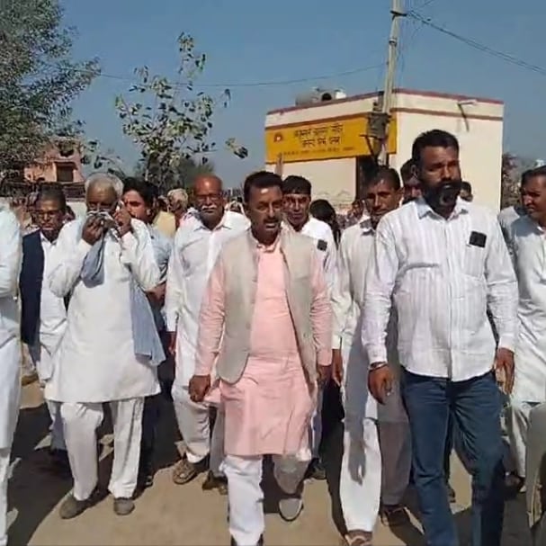 ArjunSahuOffice's tweet photo. आज गाँव भरवाना, खचवाना में उप स्वास्थ्य केंद्र का शिलान्यास एंव जनसुनवाई माननीय विधायक श्री संजीव बैनीवाल जी के द्वारा की गई। कार्यक्रम में जनप्रतिनिधिगण, गणमान्य नागरिकगण और समस्त प्रशासनिक अधिकारिगण मौजूद रहे । https://t.co/iClLDVyZ3A