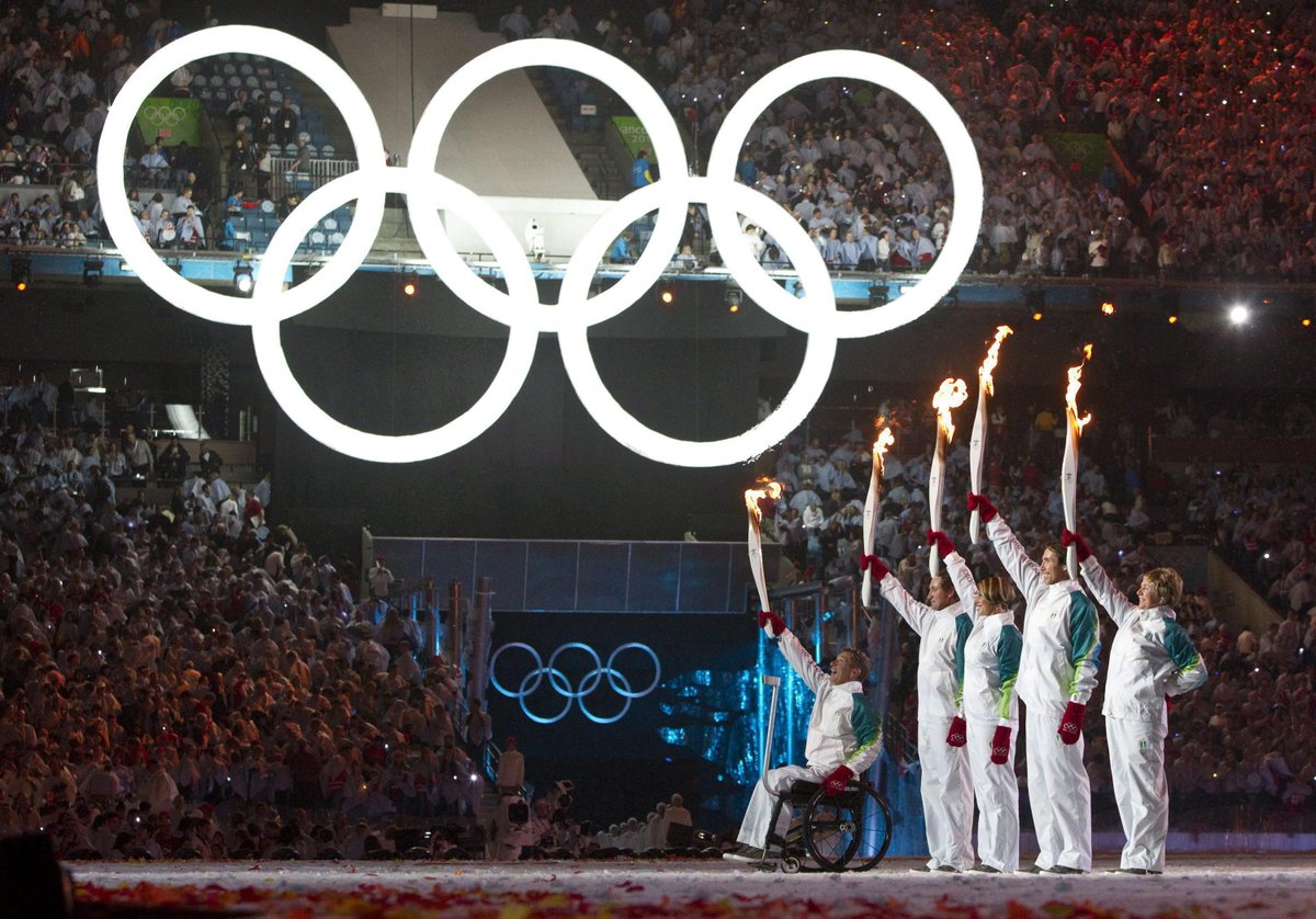 TeamCanada's tweet photo. Canada was changed forever when Vancouver hosted the 2010 Olympic Winter Games. 🇨🇦❤️

Here are some of the very best moments from the Opening Ceremony at home, 15 years ago today. https://t.co/0fzqrd1jUw