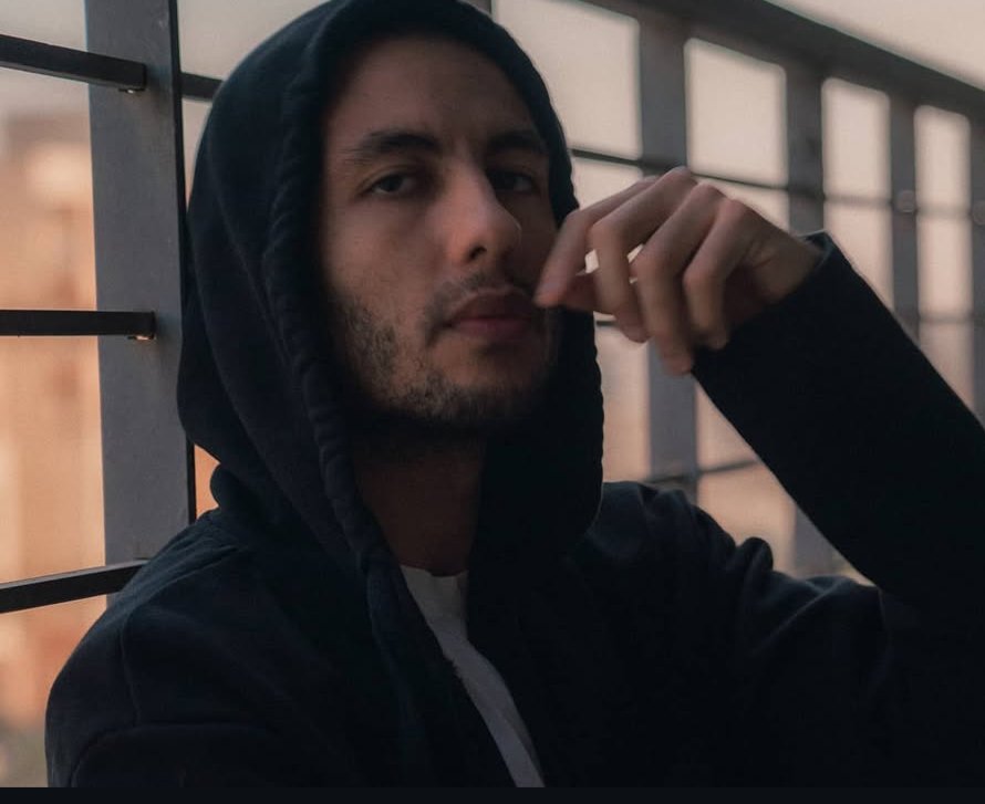 خذلناه مرة ثانية؟ نسيناه؟ طز في غزة يا فخامة الرئيس السيسي، حرر هذا الشاب من الأزهر والأحكام الجائرة، عطوه فرصة جديدة للحياة!