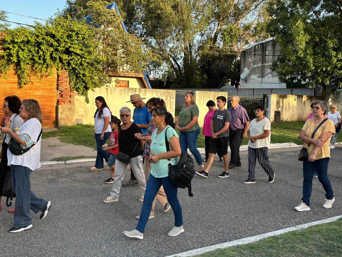 RivadaviaPrimer's tweet photo. FIESTAS PATRONALES GONZÁLEZ MORENO ⛪

Hermosa tarde compartida ayer con vecinos y toda la comunidad de la Capilla Nuestra Señora de Lourdes en los festejos de ayer por tarde.

Siempre da gusto recorrer la localidad y charlar con los vecinos, que quieren lo mejor para su pueblo. https://t.co/JSsbv7OIFX