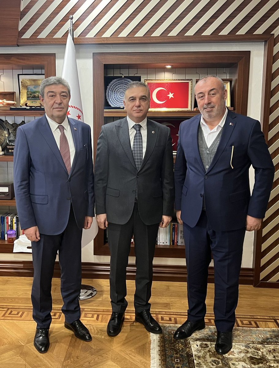 Veli SOLAK (@velisolak) on Twitter photo Hazine ve Maliye Bakan Yardımcımız ve <a href="/TurkTelekom/">Türk Telekom</a> Yönetim Kurulu Başkanı Sn. <a href="/ilhan_hatipoglu/">Dr. İ. İlhan Hatipoglu</a> ‘nu Ak Parti Kayseri milletvekilimiz Sn. <a href="/DursunATAS38/">Dursun ATAŞ</a> ile ziyaret ettik.
Sayın bakanımıza yakın ilgisinden dolayı çok teşekkür eder, çalışmalarında başarılar dilerim.
<a href="/turkiskonf/">TÜRK-İŞ</a> Hazine ve Maliye Bakan Yardımcımız ve <a href="/TurkTelekom/">Türk Telekom</a> Yönetim Kurulu Başkanı Sn. <a href="/ilhan_hatipoglu/">Dr. İ. İlhan Hatipoglu</a> ‘nu Ak Parti Kayseri milletvekilimiz Sn. <a href="/DursunATAS38/">Dursun ATAŞ</a> ile ziyaret ettik.
Sayın bakanımıza yakın ilgisinden dolayı çok teşekkür eder, çalışmalarında başarılar dilerim.
<a href="/turkiskonf/">TÜRK-İŞ</a>