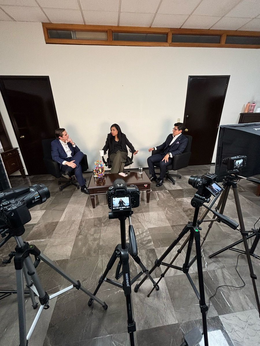 digestomx's tweet photo. Para nuestro primer episodio de la 4ta temporada, entrevistamos a @anamariaibarrao 🙌🏻 que gran plática tuvimos, sin duda una mujer con una trayectoria muy interesante 👀 https://t.co/OJZRLr0VjE