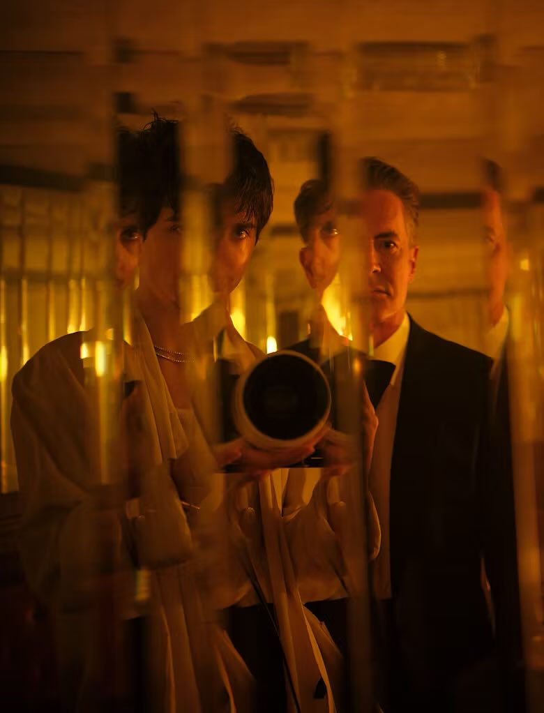 1대 폴 아트레이데스랑 2대 폴 아트레이데스가 지금 화보를 같이 찍었다고 2대가 1대한테 칵테일을 서빙한다고 지금