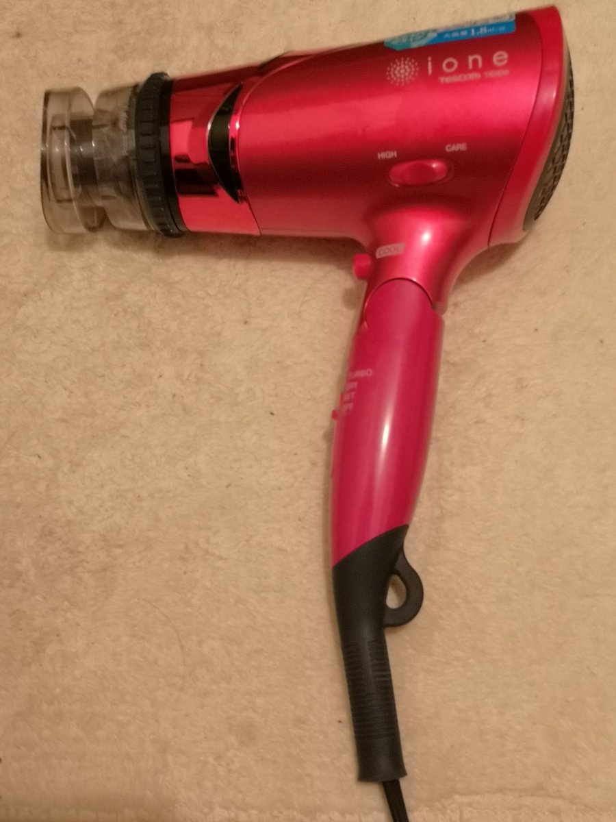 tamachichan's tweet image. ドライヤーが不調でスイッチ入れても動かない時がある。

本体の傾きで電源切れたり入ったりなので内部で断線なんだろうな。
嫁さんは『直らなくても処分するだけだから…』と、言うことで分解。

グリップ内部の電源コードが断線しているようです。
#ドライヤー
#TESCOM