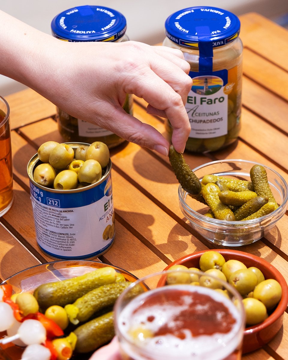 Las reglas del aperitivo:

✔️ Siempre con encurtidos El Faro🥒🫒
✔️ Compartir es opcional (pero recomendable 😜)
✔️ Disfrutar cada bocado ✨

Si cumples todas… ¡eres de los nuestros!