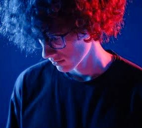 The everyday evening sun
reminds me of his warm 
caramel eyes, his curls

Like honey it melts into
my soul, bringing  joys from
all the eternity we have 
spend together

My heart isn't the 
same anymore 
It beats faster in love, in glee.

#poetry