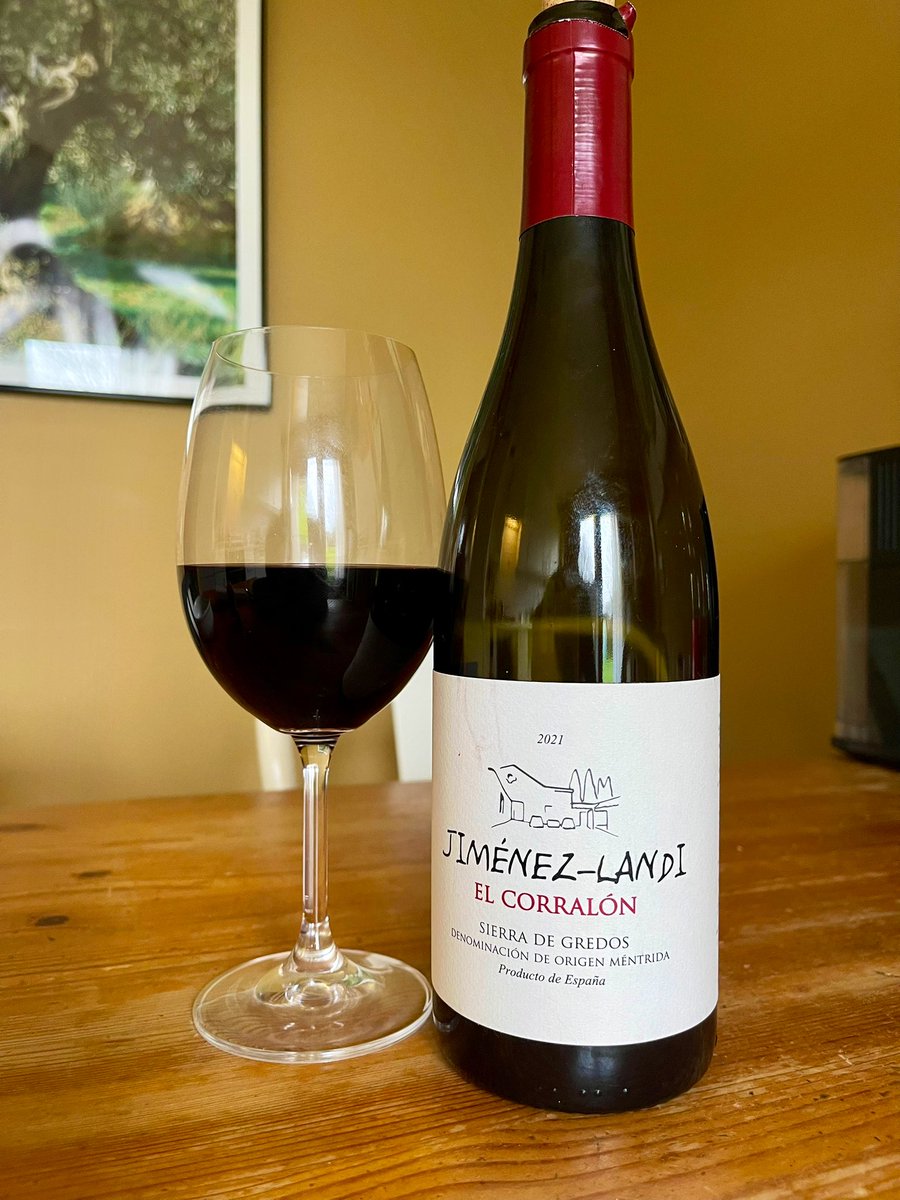 joukesp's tweet photo. #WednesdayLunch #NoCookingWednesday #ComfortFood #PastaAlRagú
Grey and dreary, 54°F.
Just warming up a serving of pasta al ragú. Comfort food per excellence!
Paired w a most delicious El Corralón by Jimenez-Landi, D.O.P. Méntrida in Sierra de Gredos!
89-91 https://t.co/voGqABMVm7