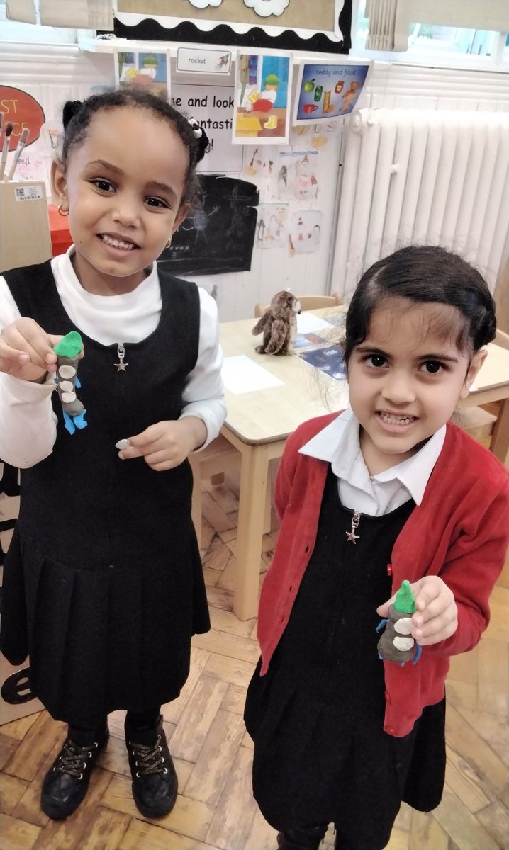 MarlboroughPrim's tweet image. Lovely rockets made by Reception. We are rolling, squeezing and pinching. "I am going to add small windows on my rocket" #EYFSRockets #EYFSCL #EYFSFinemotor