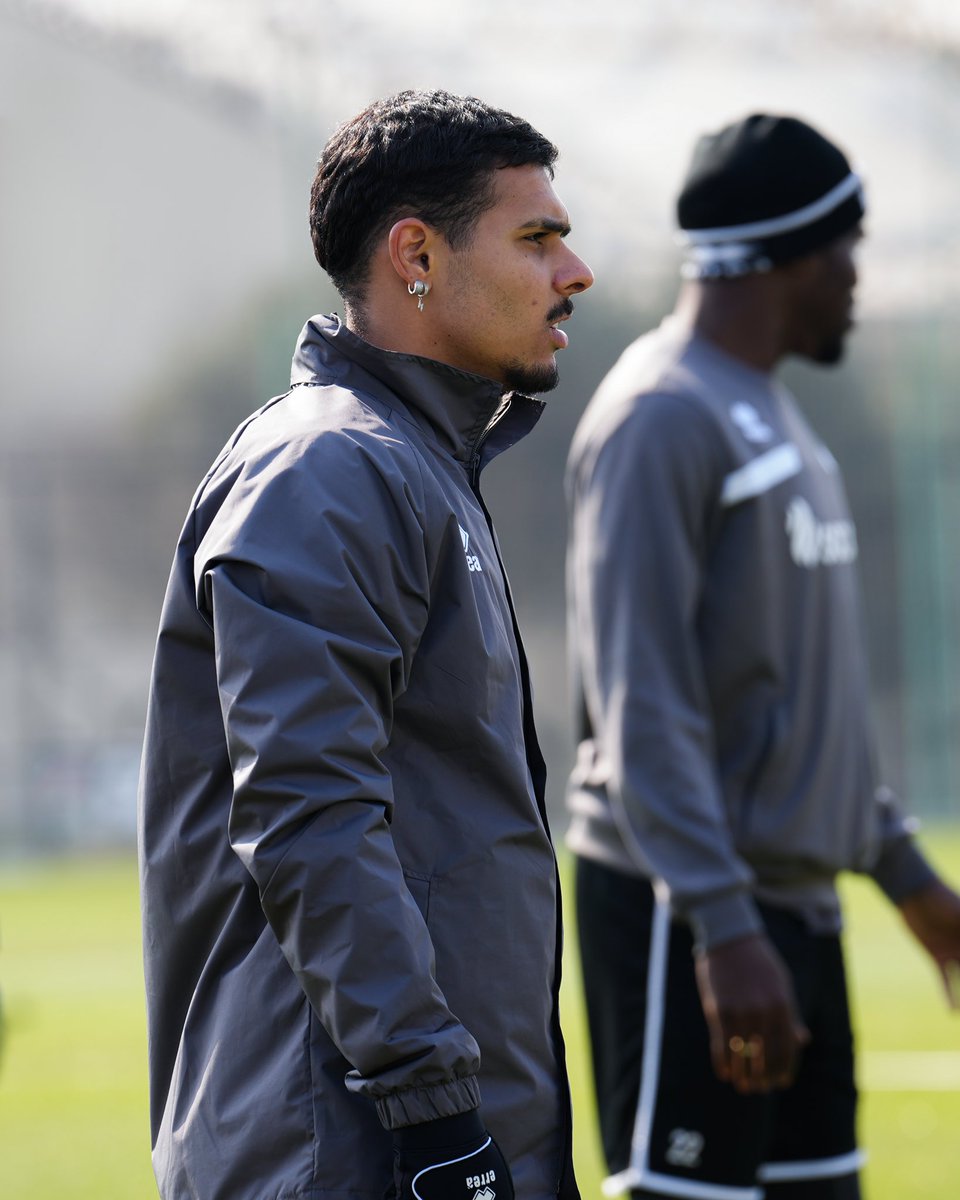 PFC_Neftchi's tweet photo. Yeni transferimiz Aleks Fernandes komandamızda ilk məşqini keçirdi ✅

#NeftçiPFK #AlexFernandes https://t.co/qD5rVlB2q3
