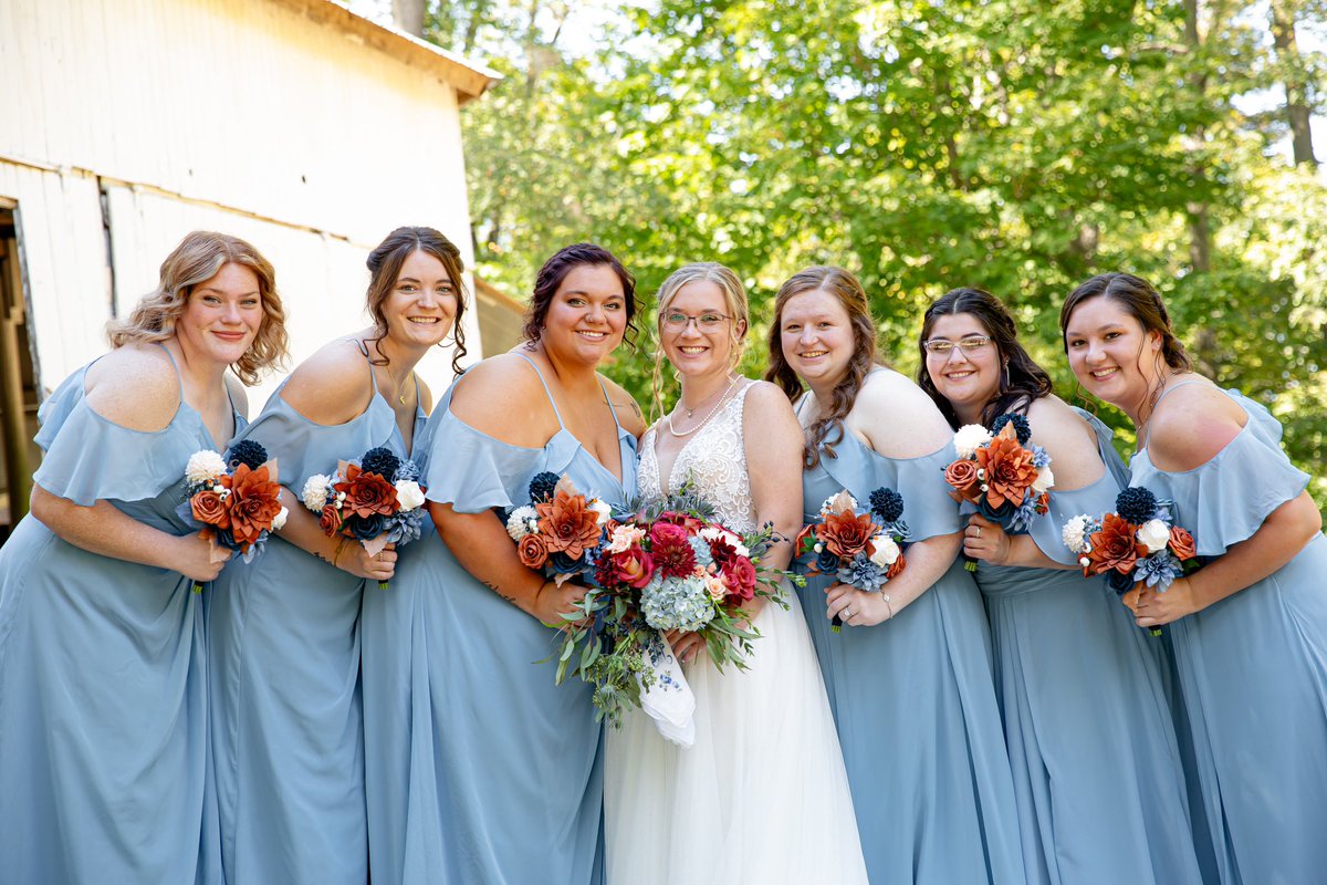 BardenMegan's tweet photo. Oh hey Twitter,

I got married!!🤩 https://t.co/DTu2HUVYFW
