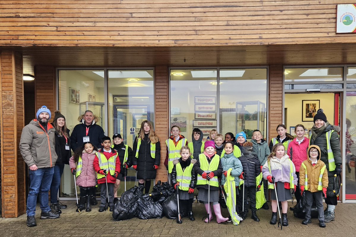 MOORLANDS PRIMARY SCHOOL

Great to join Moorlands Primary School for a litter pick with Cllr Smith &amp; Cllr Robinson! We supported the school with litter pickers &amp; gloves to help keep the Mount area, Moorlands Rd &amp; #Lindley Moor Rd clean. Proud to back initiatives like this!