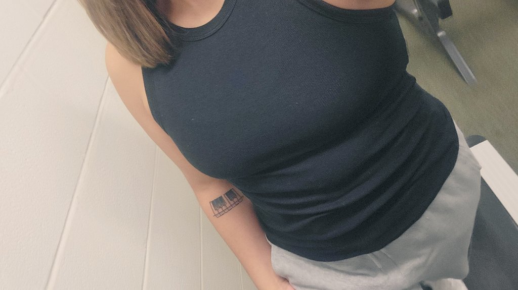 anitabahena4's tweet image. Let's get this workout in. Got one month to get ready for an event๐โโ๏ธ๐๐ถ
#WednesdayMotivation #workoutgirl #gymlife