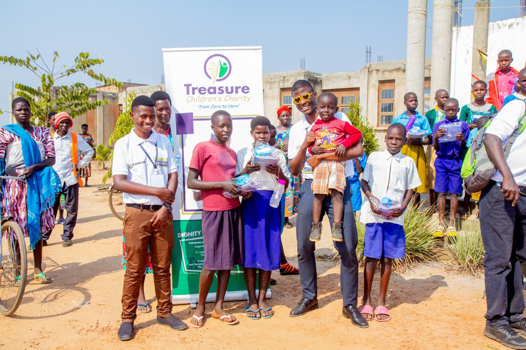 VineTutoringHub's tweet photo. Education is a right, but many children in Kwania District lack the basics to stay in school.

📚✨The Back to School Mission 2025 is changing that with resources and scholarships.

Join us in making education accessible! 🌍🎓

 #BackToSchoolMission #KwaniaEducationFund https://t.co/KkRNDgyY8q
