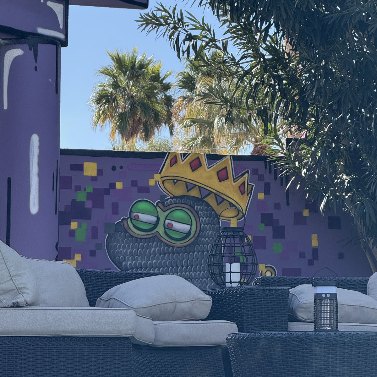 U might not like the king but you wouldn’t say a mofuking word to him is his castle. 

Yall had your turn <a href="/creepz/">Creepz</a> up
Next. 🕯️
🎨: <a href="/HUGUSart/">Hugus</a> 𝕏 <a href="/GraffitiMansion/">Graffiti Mansion</a>