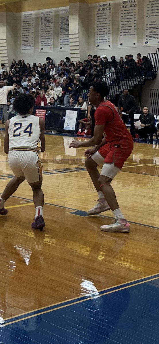 <a href="/JudsonHoops1/">Judson HS Basketball</a> secured a share of the district title last night. Won 10 of their last 11. One big reason is <a href="/The_IvanDornJr/">Ivan Dorn Jr</a> 📸. Anchors the D. Very disruptive on the inside . I recorded 7 blocks last night