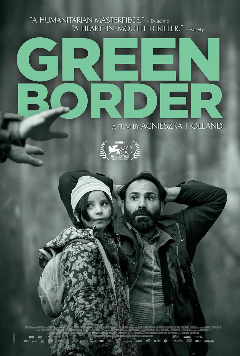 _RODABA_'s tweet photo. فلم مرز سبز (Green Border) داستان‌ مرزهاست؛ جایی که مرزهای پولند و بلاروس به هم می‌رسند، زندگی قهرمانان فلم هم که شامل خانواده‌ای از پناهندگان سوری، یک استاد افغان و یک نگهبان مرزی می‌شود که به هم می‌رسد.
داستان تلخ این فلم شاید کمتر شنیده شده باشد، اما متاسفانه واقعی است. https://t.co/VfPBFz2HHR