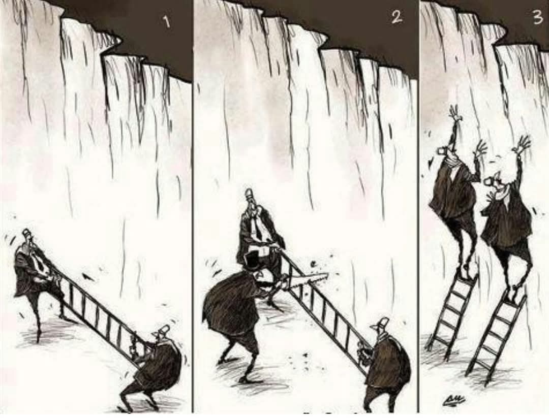 تشاجرنا من يصعد أولاً ..
فحكم بيننا عدونا برضانا ..
فقسم ما اختلفنا عليه بحجة ارضائنا
فبقينا جميعنا في القاع وهذا مايريده عدونا فلا تناذعوا فتفشلوا