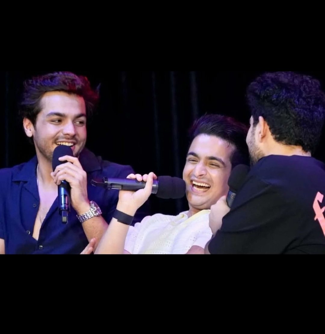 Pyaricetamol5's tweet image. Samay ka to samay hi kharab ho gaya 😅😂
#samayraina #RanveerAllahbadia #ApoorvaMukhija #indiagotlatent 
#samayrainadarkcomedy