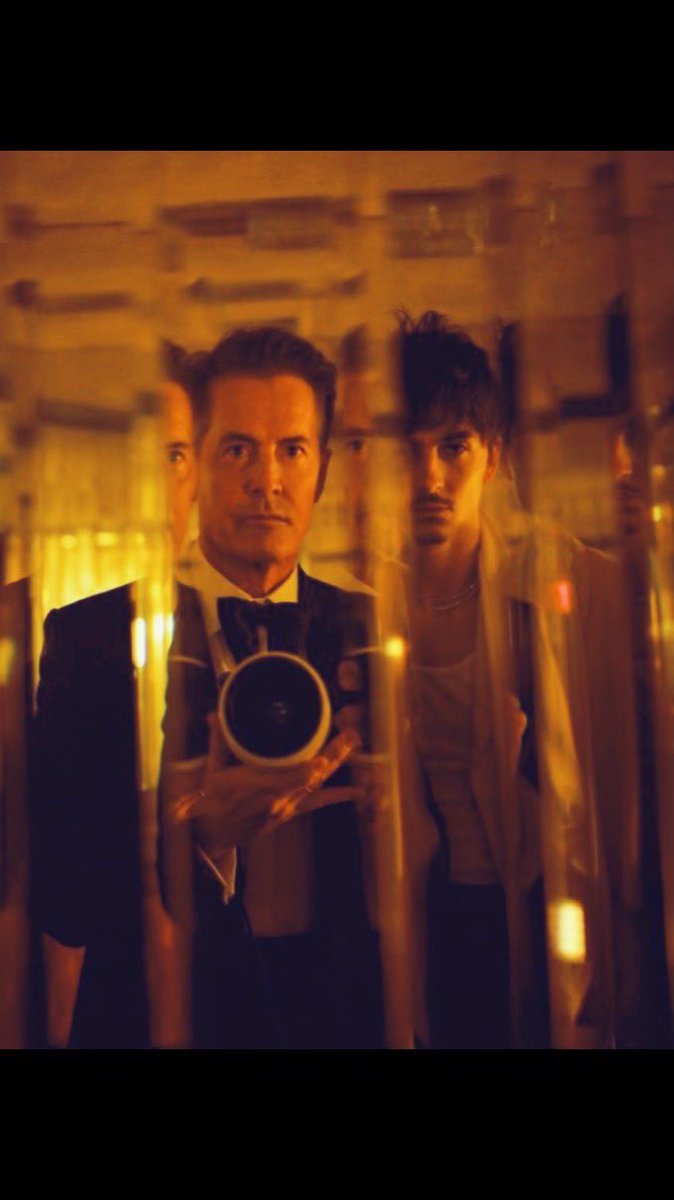 cinemasipcast's tweet photo. Paul Atreides, past and present. 🌅✨ For W’s Directors Issue, Denis Villeneuve brings together Dune stars Timothée Chalamet and his predecessor, Kyle MacLachlan, in a surreal meeting of worlds. Sci-fi royalty! 👀🎬

#Dune #DenisVilleneuve #TimothéeChalamet #KyleMacLachlan https://t.co/iAJhNGnxf4