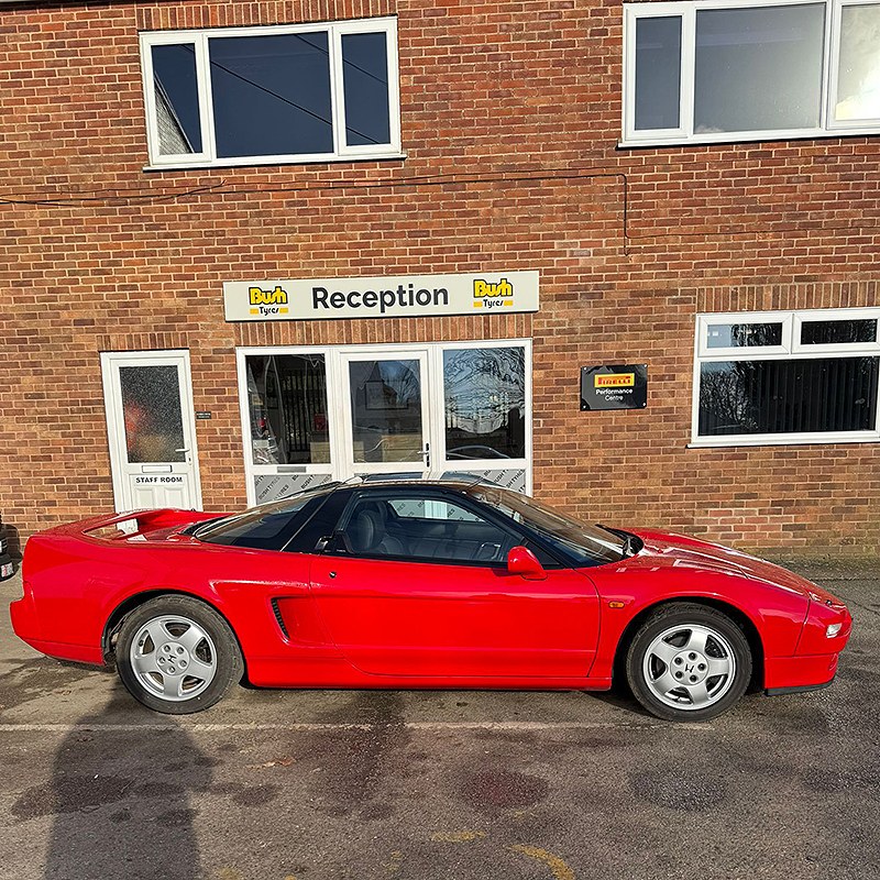 BushTyres's tweet image. This #HondaNSX seen at our Horncastle depot for a #wheelalignment was developed with help from #AyrtonSenna who's arguably the greatest #F1 driver ever. Correct wheel alignment increases tyre life, &amp;amp; fuel economy.  bushtyres.co.uk/free-wheel-ali…