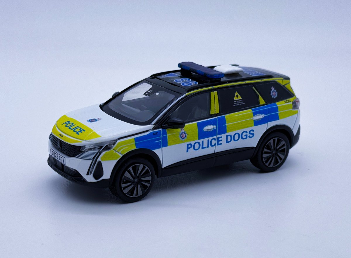 blue_code3's tweet image. A 1/43 precise replica of a British Transport Police Peugeot 5008 GT dog van. #EDD