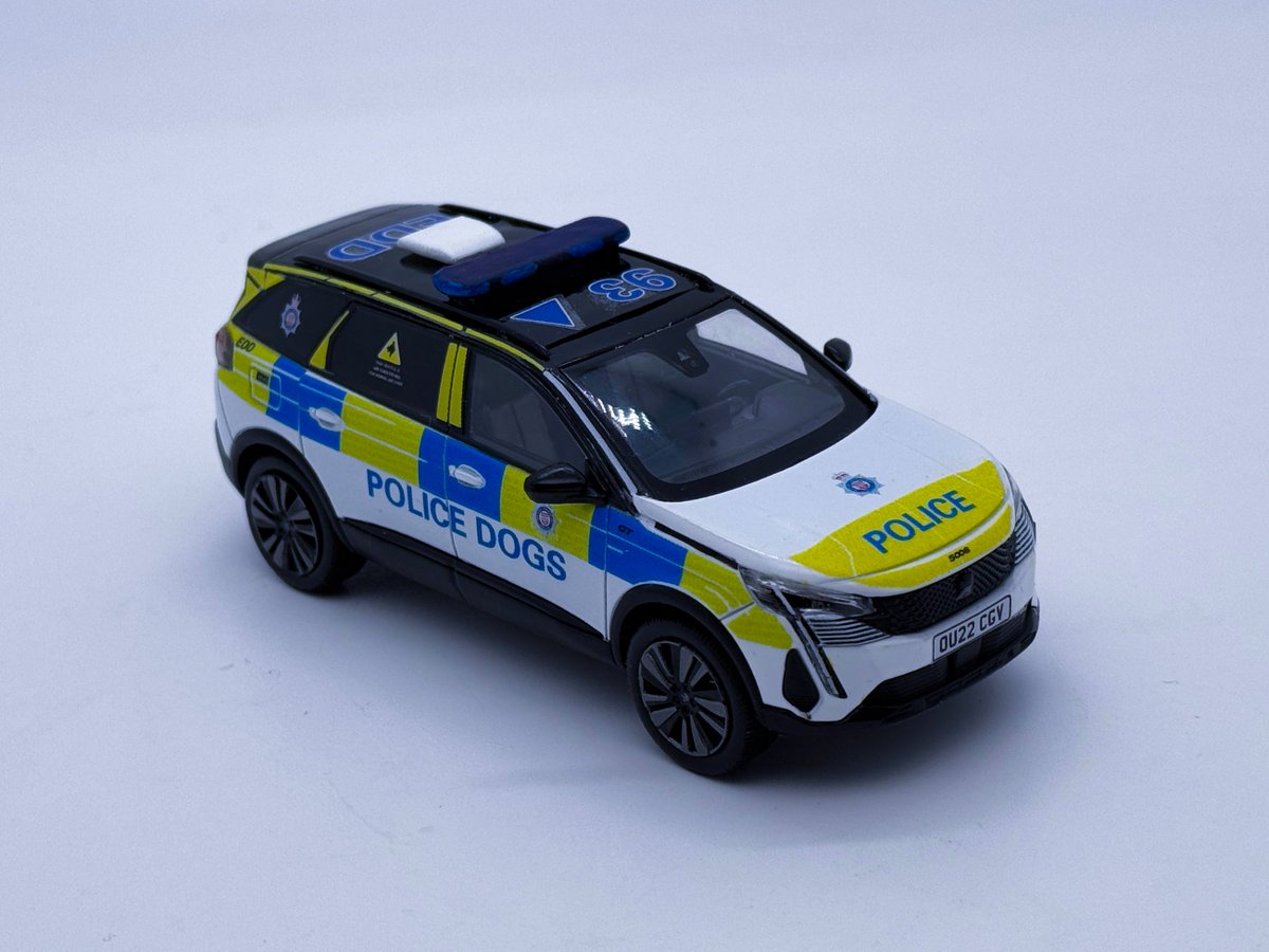 blue_code3's tweet image. A 1/43 precise replica of a British Transport Police Peugeot 5008 GT dog van. #EDD