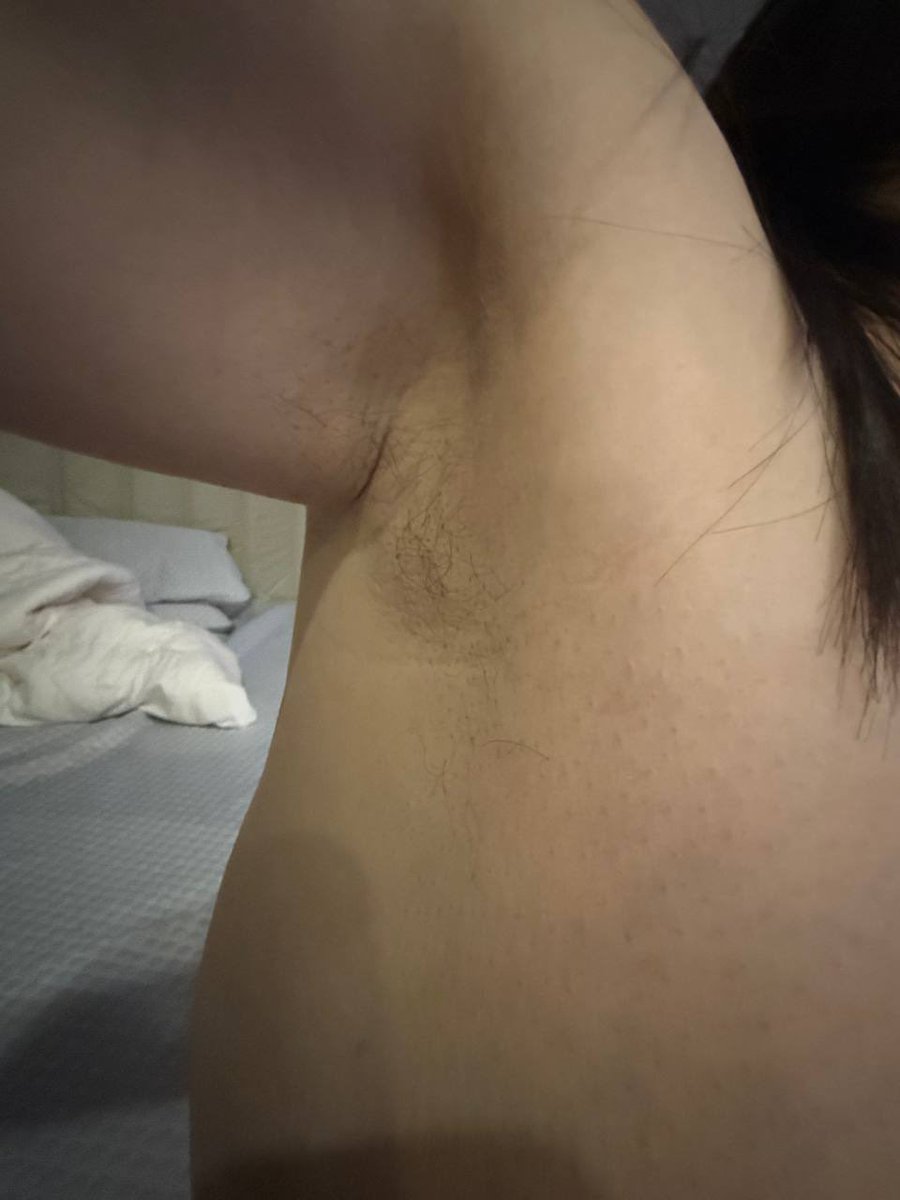 这样的B喜不喜欢，会喷水。说我一个人满足不了她，有没有兄弟喜欢一起冲的？
＃欲求不满 ＃腋毛