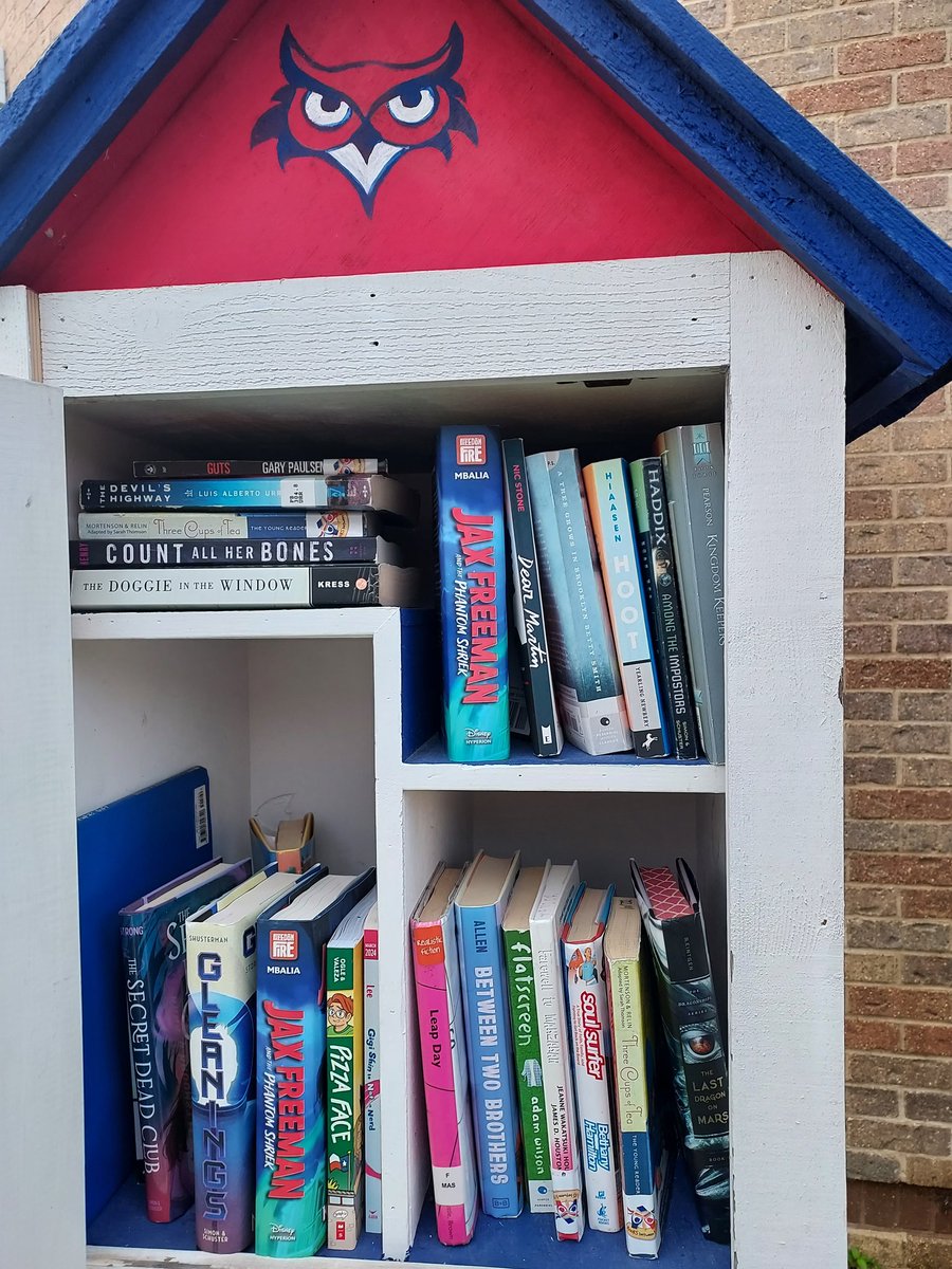 OlleLibrary's tweet image. The Free Little Library is restocked!  Students have been using it!!!!  Come and get some free books! #FreeBooks #FreeLittleLibrary @Alief_Libraries @OlleMightyOwls