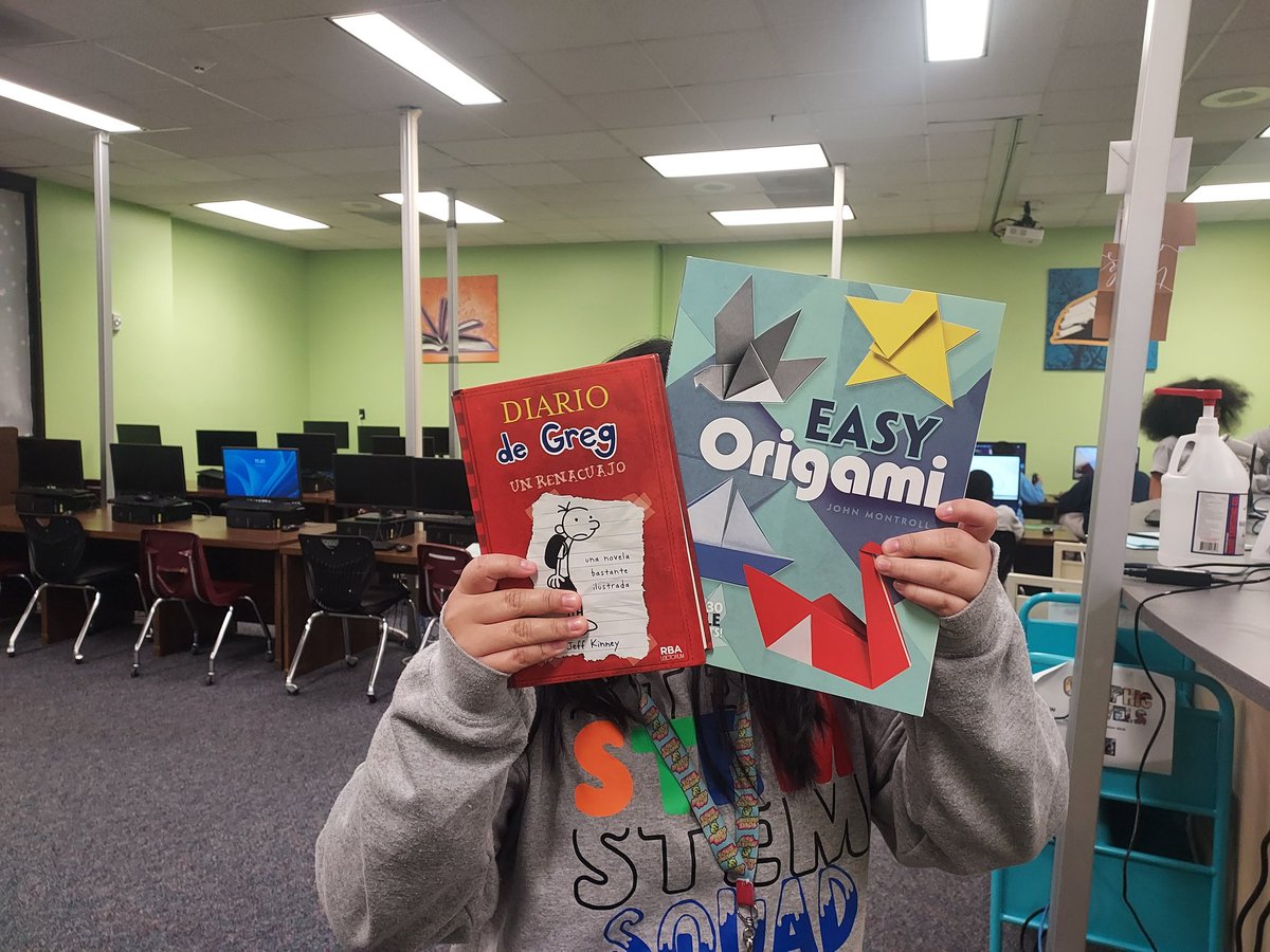 OlleLibrary's tweet image. The Free Little Library is restocked!  Students have been using it!!!!  Come and get some free books! #FreeBooks #FreeLittleLibrary @Alief_Libraries @OlleMightyOwls