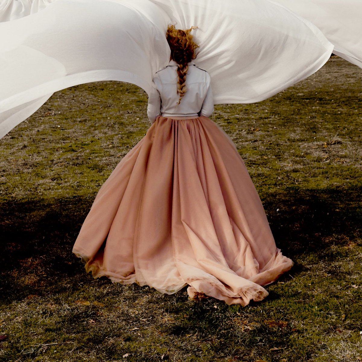 Yeni bir şarkı ve hep o aynı soru: Acaba sevecek misiniz?

“Yokluğun Dokunmadı Bana” 19 Şubat’ta tüm dijital platformlarda yayında. ❤️

Söz - Müzik: Sertab Erener &amp; Ömer Öz

Düzenleme, Gitarlar: Emre Kula 
Vokal düzenleme ve Geri vokaller: Selin Geçit  
Bas: Alp Ersönmez 
Davul: