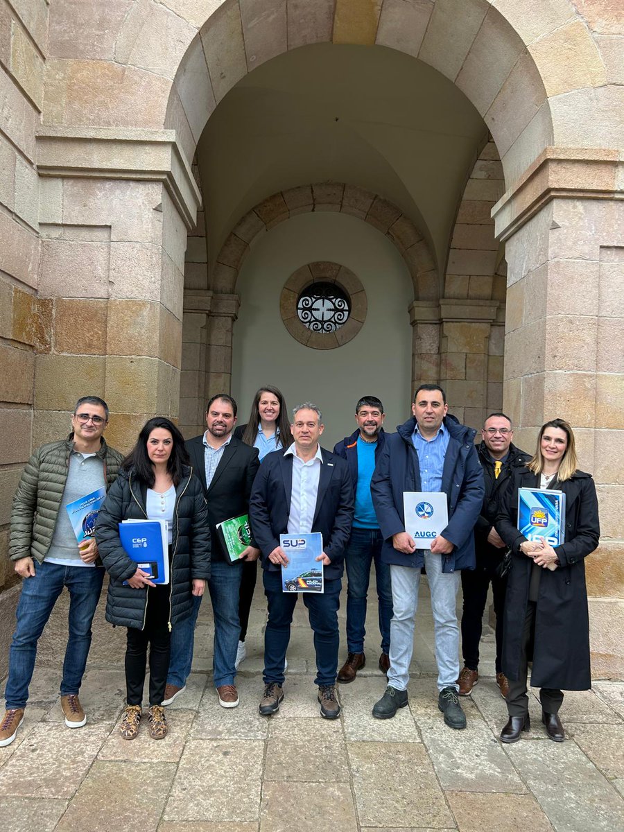 🚨 Frente común de asociaciones de la #GuardiaCivil  y sindicatos de #PolicíaNacional contra la cesión de competencias a los Mossos d'Esquadra

"La seguridad no es un asunto político, sino un derecho de la ciudadanía".

El portavoz de #JUCIL ha recordado que la brecha salarial