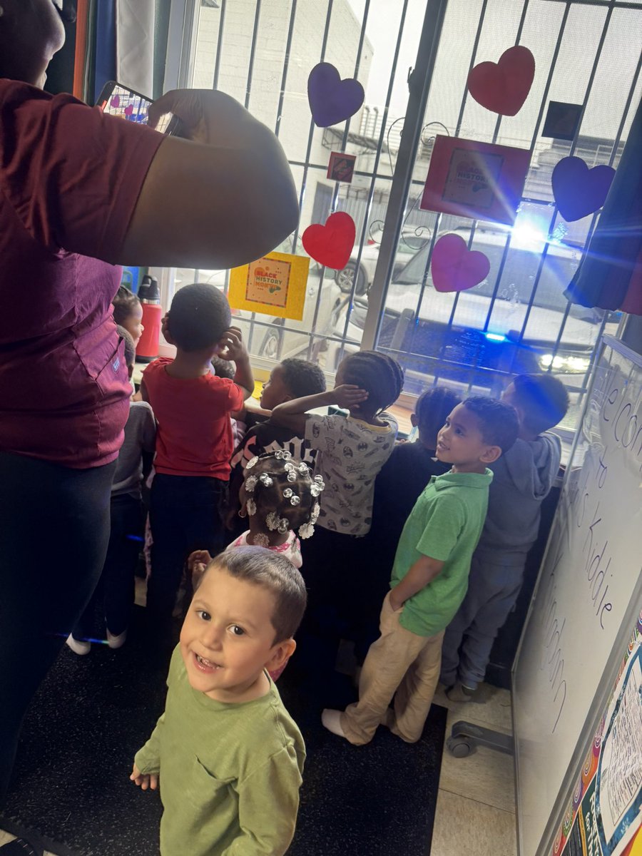 🚨SAFETY SESSION WITH OFFICERS 🚨 

Today our Neighborhood Police Officers spoke with children at a local daycare about gun safety, stranger danger, and more! 

The kids were EXCITED to gain three new friends who happen to be Sixth Precinct Police Officers! Awesome work!