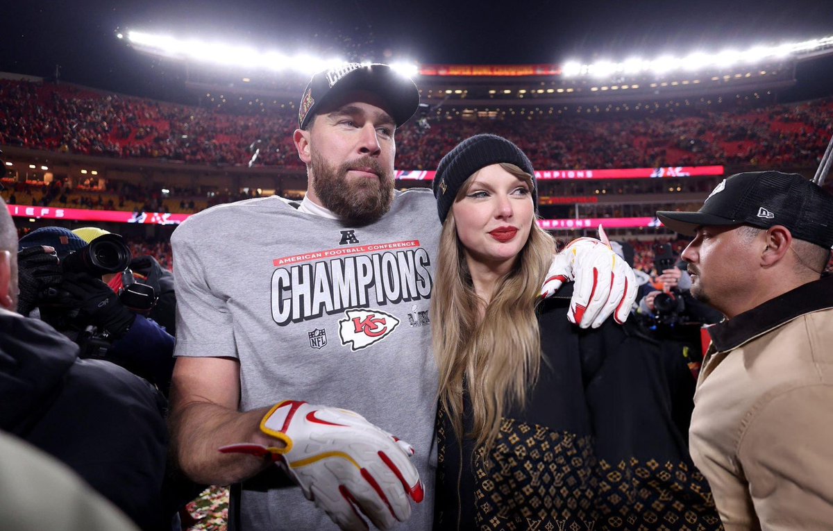 🔉| Eagles star Saquon Barkley shows support for Taylor Swift in his latest interview:

“I remember that they showed her on the Jumbotron and she got booed. I don't get why she was getting hate there, she is there supporting her significant other and made the game bigger.”