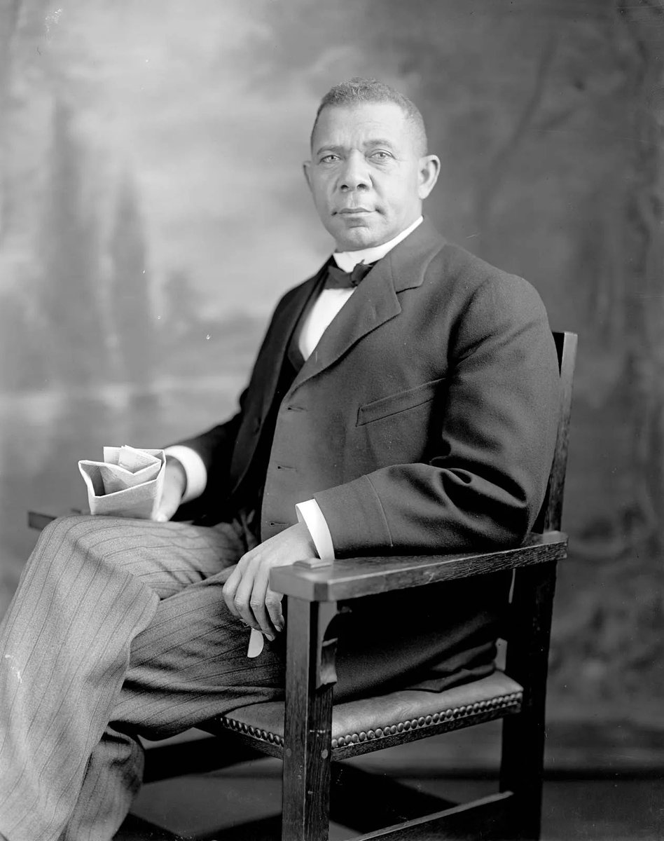 REVWUTRUTH's tweet image. A lie doesn't become truth, wrong doesn't become right, and evil doesn't become good, just because it's accepted by a majority.
—Booker T. Washington