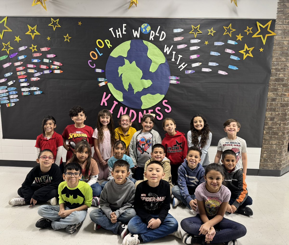 GlenCoveElem's tweet photo. Our 🌟 scholars COLOR THE 🌎 WITH KINDNESS! #KeepShining #ThisIsGlenCove #StarStrong @GlenCoveStars @CrystalSalom @LauraBurdett3 @YISDCounseling https://t.co/bAQtTxQcgX