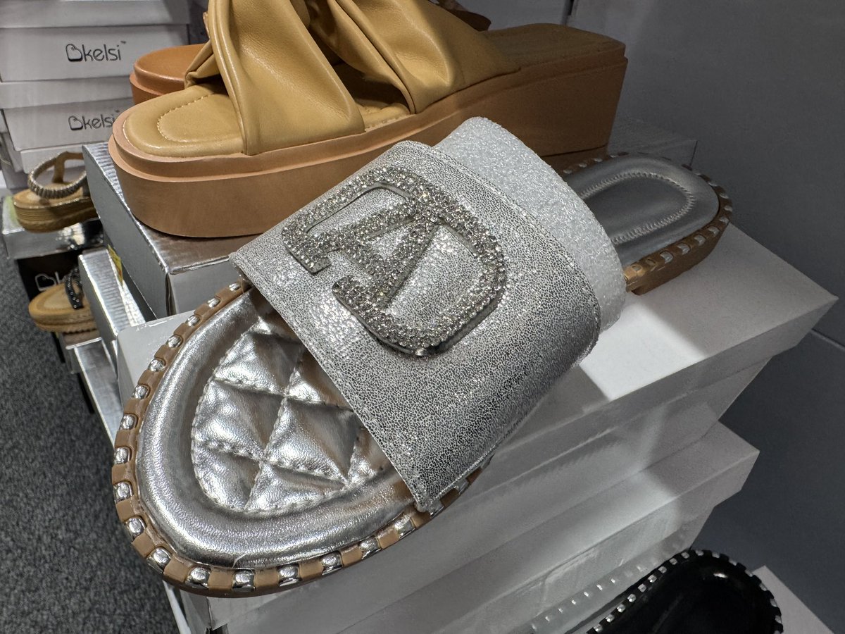 On #galentinesday tomorrow why not do some self gifting. MSN Style has something you’ll love ❤️ #rutherglenexchange