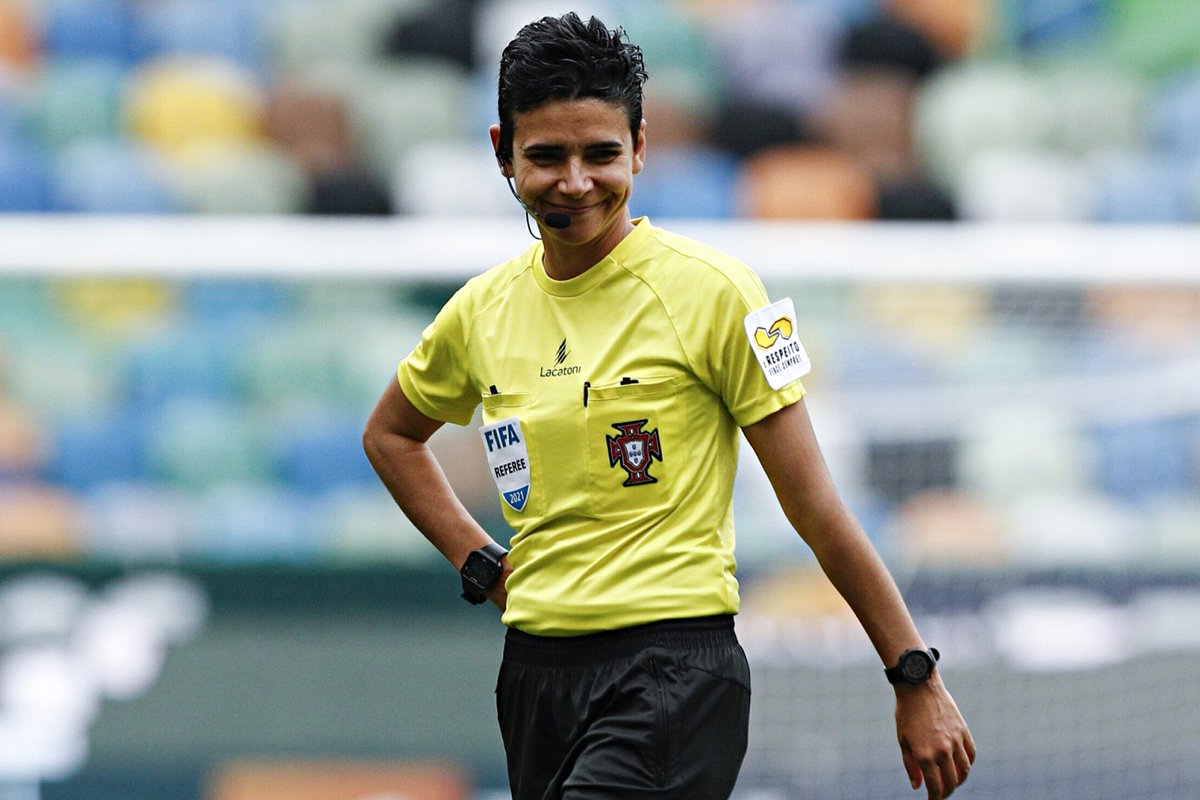 Um momento histórico no futebol português.

Catarina Campos vai ser a primeira mulher em Portugal a arbitrar um jogo de uma competição profissional masculina, no Paços de Ferreira - Feirense da Segunda Liga 👏