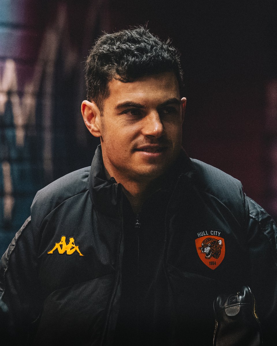 HullCity's tweet photo. Straight into the back four! 🇮🇪

#hcafc https://t.co/nA29yQBOJX