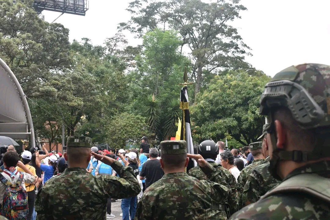 Gracias a la septima division del ejercito nacional por su acompañamiemto al dia internacional de las manos rojas, en el distrito de medellín. UDAG
<a href="/Ejercito_Div7/">Séptima División del Ejército Nacional</a> <a href="/COL_EJERCITO/">Ejército Nacional de Colombia</a>