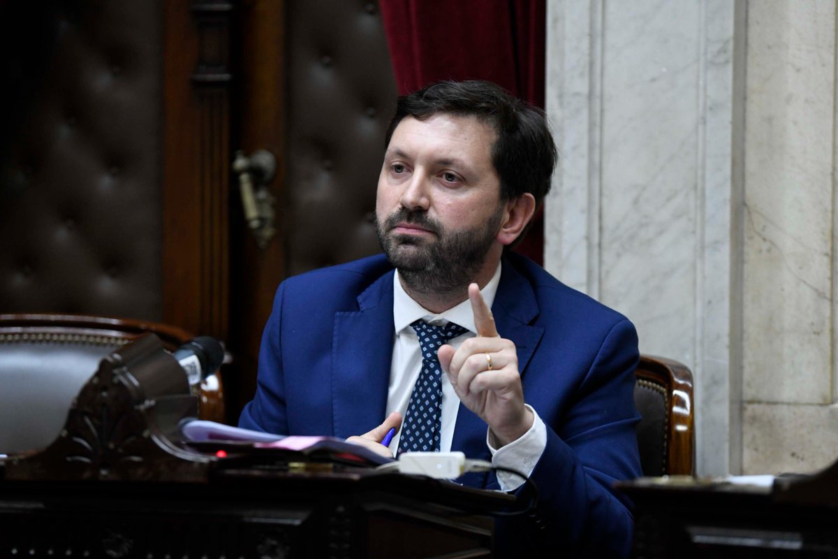 Pablo Juliano anticipó el voto favorable de la ley de Ficha Limpia del bloque Democracia para Siempre

<a href="/PabloJulianoLP/">Pablo Juliano</a> cuestionó al kirchnerismo por anteponer la defensa del liderazgo de una persona por sobre la representación de los intereses de la ciudadanía que sufre el actual