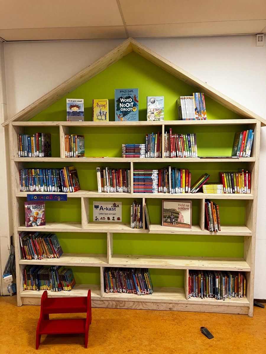 De boekenkasten op de locaties hebben een nieuwe look gekregen en zijn gevuld met allemaal nieuwe boeken om het lezen nog meer te stimuleren!