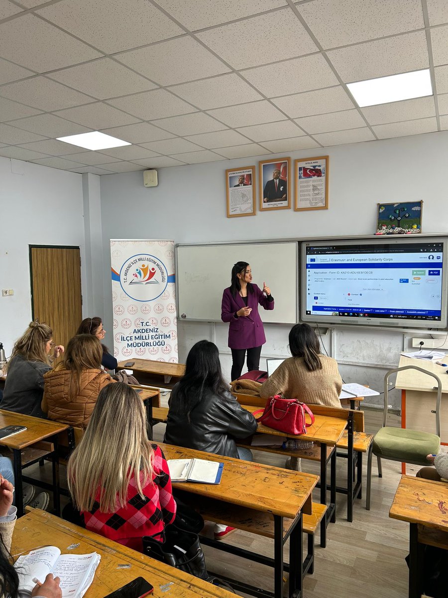 AkdenizilceMem's tweet photo. Müdürlüğümüzce öğretmenlerimize yönelik Erasmus+ KA2 Çalıştayı gerçekleştirildi. Çalıştayı düzenleyen Ar-Ge Ekibimize ve katılım sağlayan öğretmenlerimize teşekkür ederiz 💐 @MersinMEM @fazilet_durmus @saimdemir33 https://t.co/GfpeMmR6EU