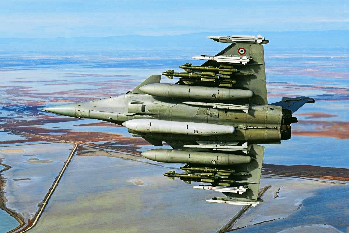 rakshapath's tweet image. #DefenceDeal 

#HAMMER (Highly Agile Modular Munition Extended Range)

Defence PSU #BEL (Bharat Electronics Ltd)  &amp;amp; French Defence Giant @SAFRAN Electronics &amp;amp; Defense have signed a MoU to create a joint venture for manufacturing, customising, sales and maintenance of #HAMMER, a