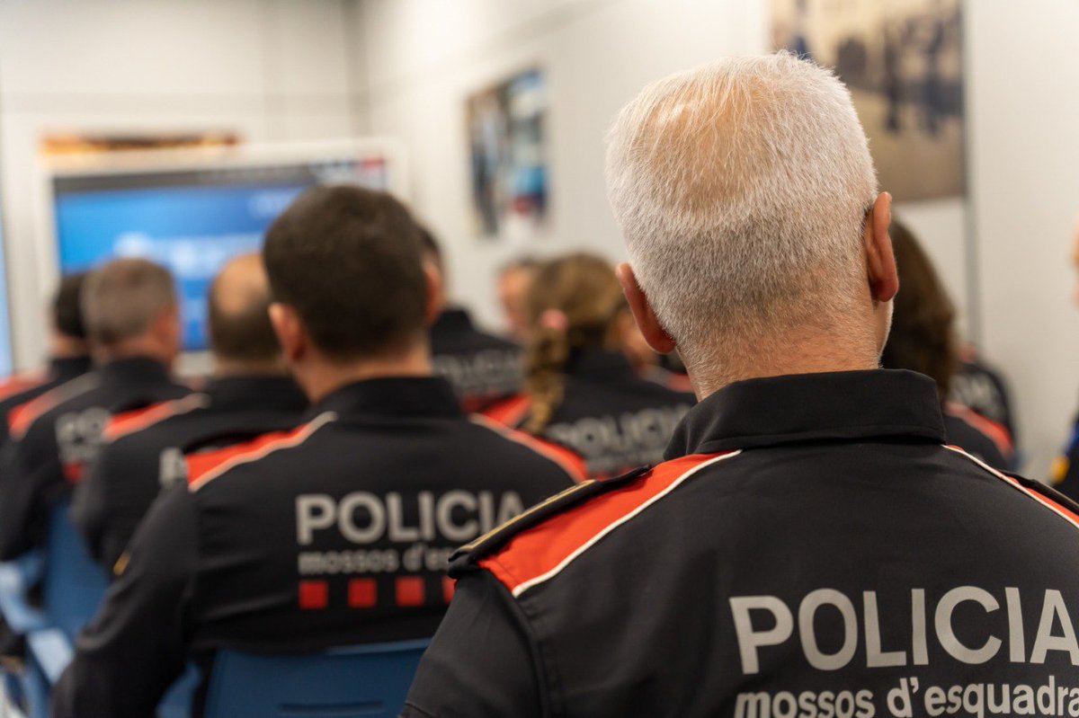 mossos's tweet image. Fem 200 jornades formatives a més de 5.000 professionals del sector de l’educació, la protecció de menors, l’execució penal, els agents rurals, serveis socials, policies, representants de sectors associatius i religiosos, i del món de l’esport

#PREV