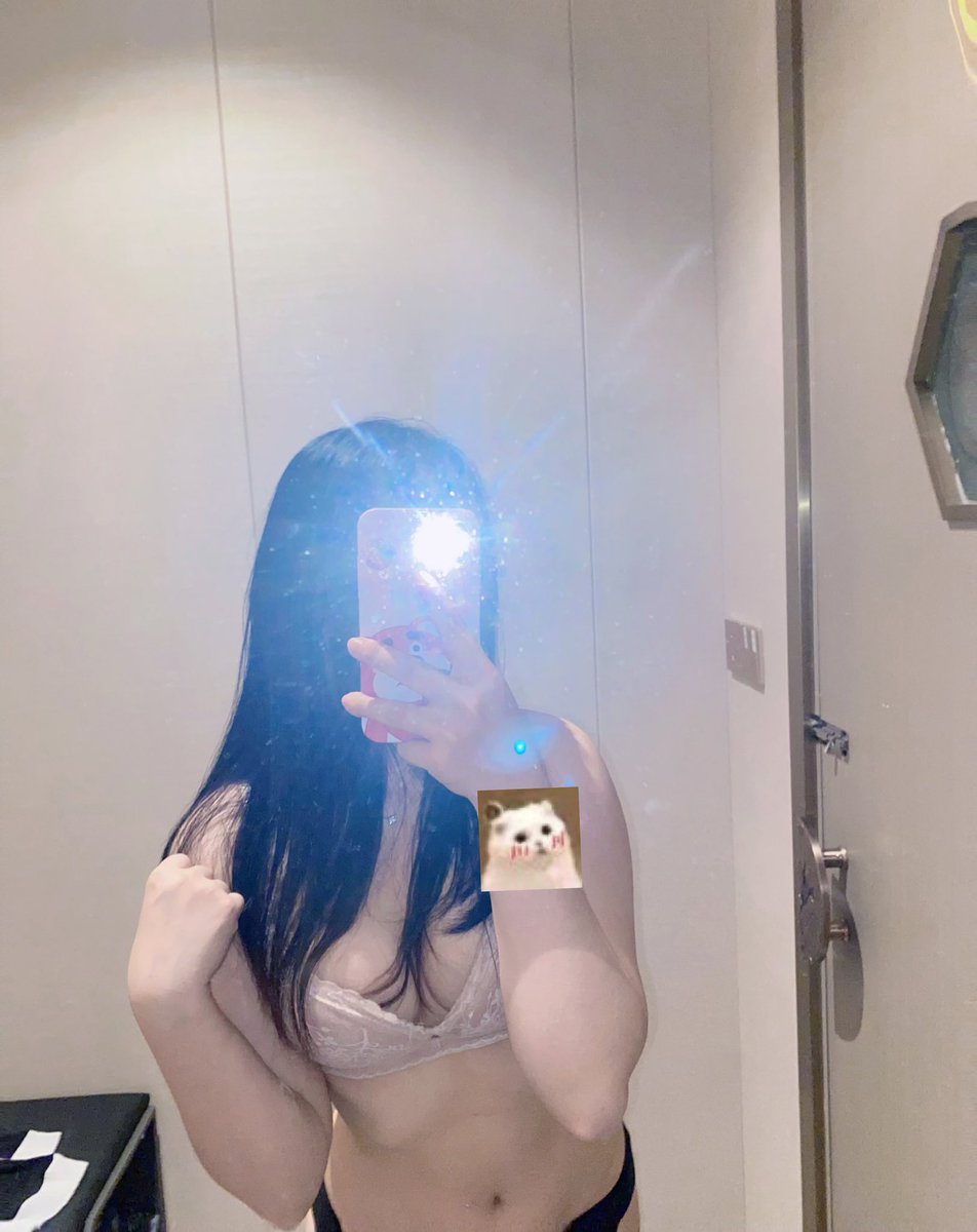 xcx11a's tweet photo. 叫朋友太亲切，叫网友太疏离，叫知己太过火，不如就叫主人，微微的冷漠，微微的温暖，一根网线， 连接你和我，中午好，主人 https://t.co/pl00fy6mtk