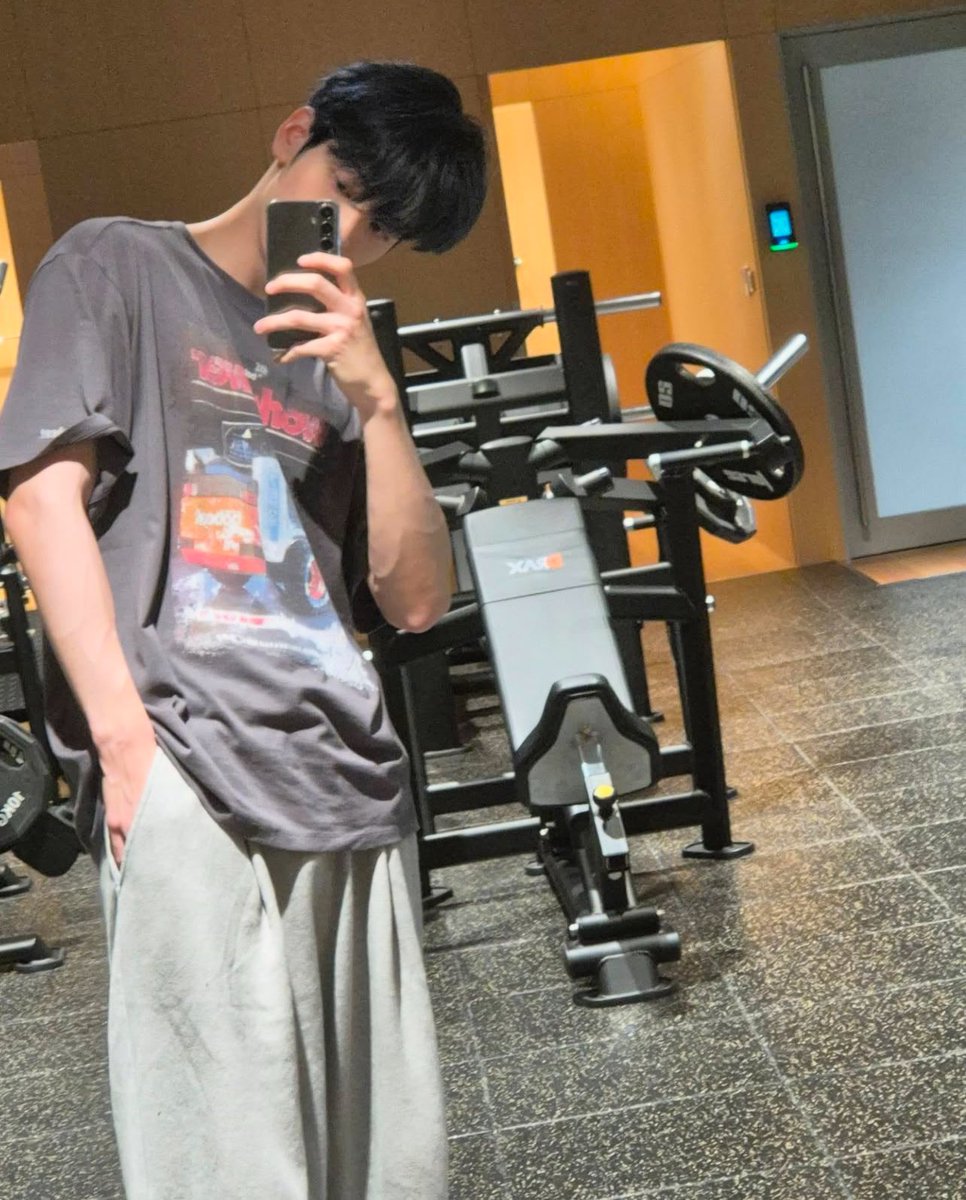 gyuujm's tweet photo. soobin my favorite outfit repeater https://t.co/waL38la7Fm