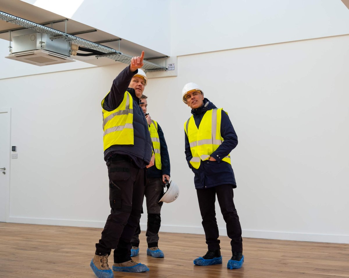 Some team photos from our visit to 90 De Beauvoir Road. 📸 The refurbishment of 90 De Beauvoir Road is nearly complete, transforming the four-story building into expertly renovated spaces that will soon welcome existing and new tenants.  thebenyonestate.com/news/2025/refu…