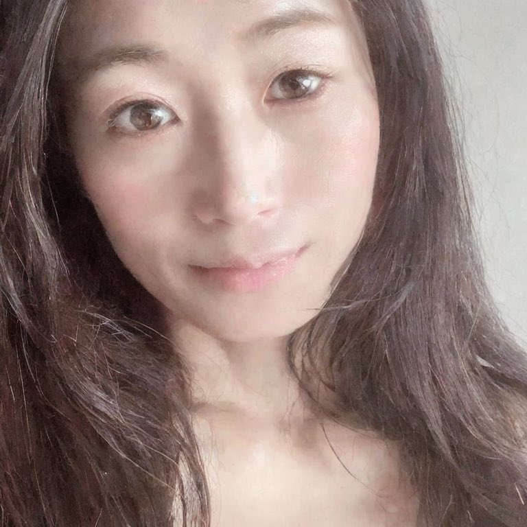 minminxxpeace's tweet photo. SIXPLUSのアイシャドウが可愛すぎたー🤍粉飛びもなくて気に入りました🤍
#gifted #sixplus https://t.co/bBPT8krvGV